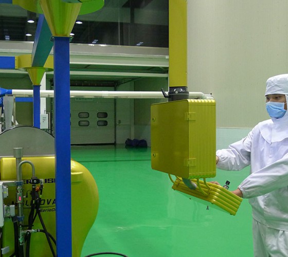 公司擁有三條原裝進(jìn)口冷榨橄欖油加工生產(chǎn)線(xiàn)，兩條德國(guó)福樂(lè)偉和一條意大利貝亞雷斯單一品種生產(chǎn)線(xiàn)，日加工鮮果能力達(dá)560噸，通過(guò)低溫純物理冷榨最大..