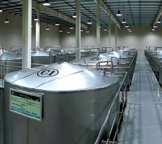 公司擁有都橄欖行業(yè)中亞洲最大的萬(wàn)噸標(biāo)準(zhǔn)化恒溫避光隔氧儲(chǔ)油庫(kù)，具備最佳的15℃-22℃低恒溫儲(chǔ)存環(huán)境。全部?jī)?chǔ)油罐采用食品級(jí)專(zhuān)用不銹鋼制作，采用..